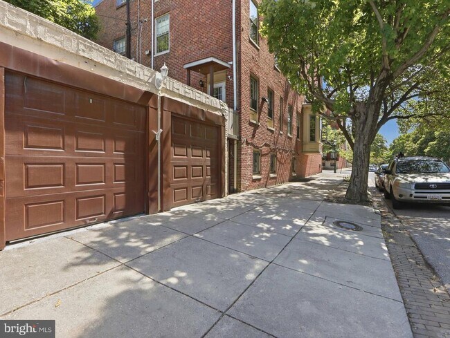 Building Photo - 1435 Bolton St