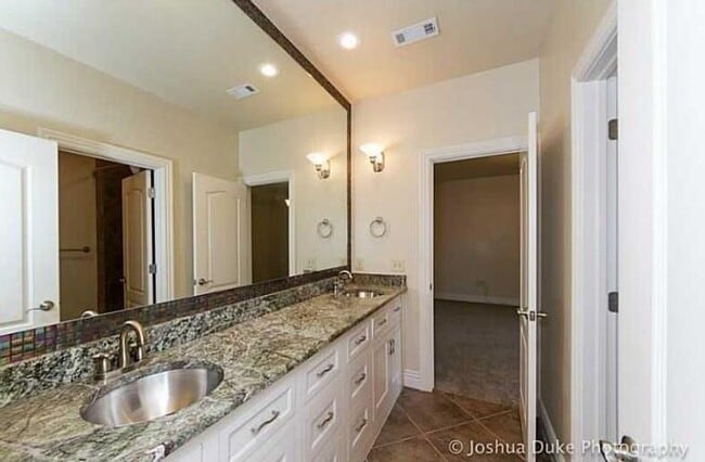 Building Photo - 3189 N Blue Star Dr