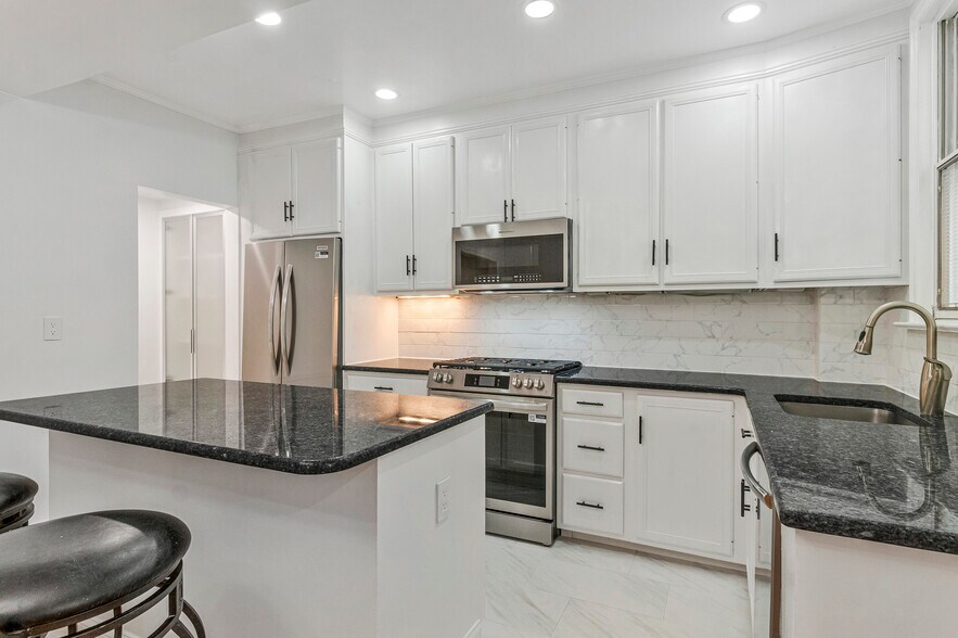 Building Photo - 4414 Volta Pl NW