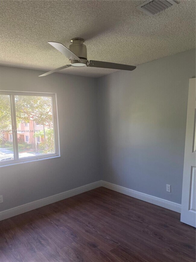 Building Photo - 549 NW 208th Way