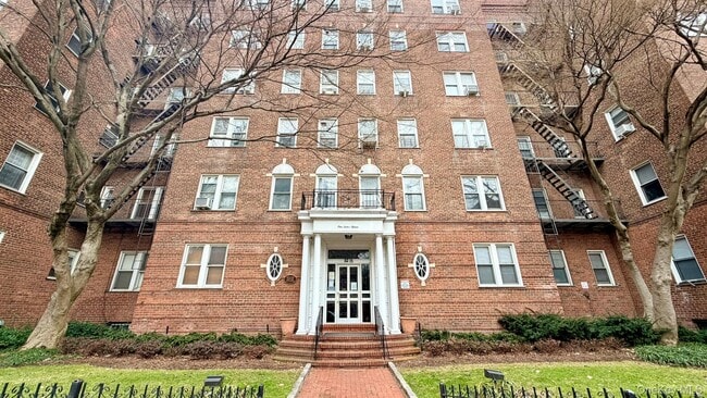 Building Photo - 112-15 72nd Rd