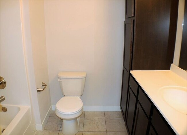 Building Photo - $1,675 | 3 Bedroom, 3 Bathroom TOWN HOME | PET Friendly* | Sublease* | Available for April 22nd, ...