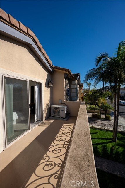 Building Photo - 2207 Warfield Ave