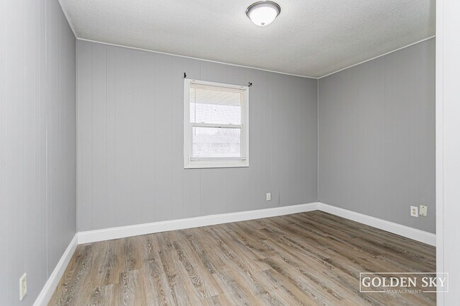 Building Photo - 6304 E Piccadilly Rd