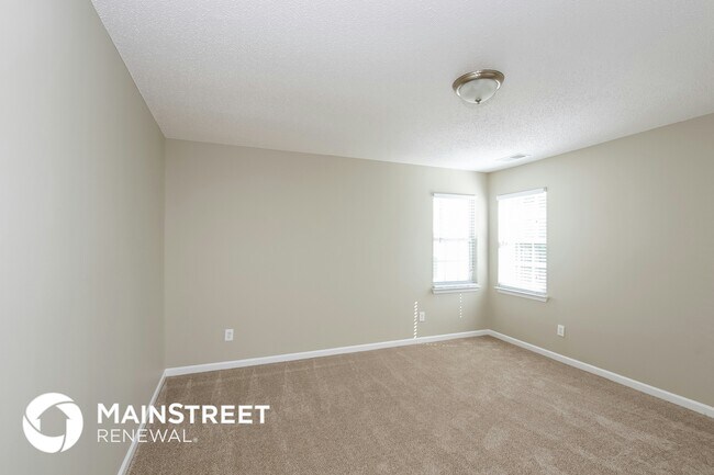 Building Photo - 2120 Highland Park Dr