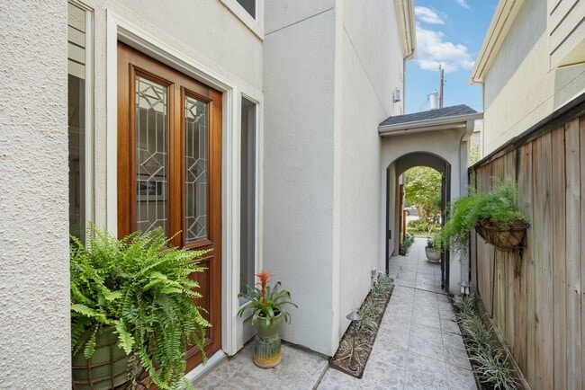 Building Photo - 224 Birdsall St