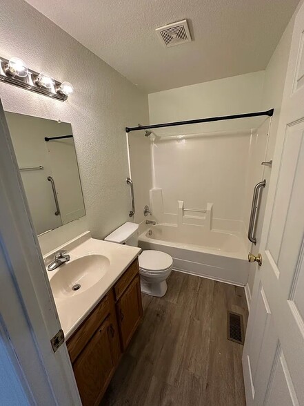Building Photo - 2818 Fremont Ct