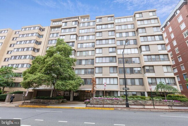 Building Photo - 522 21st St NW