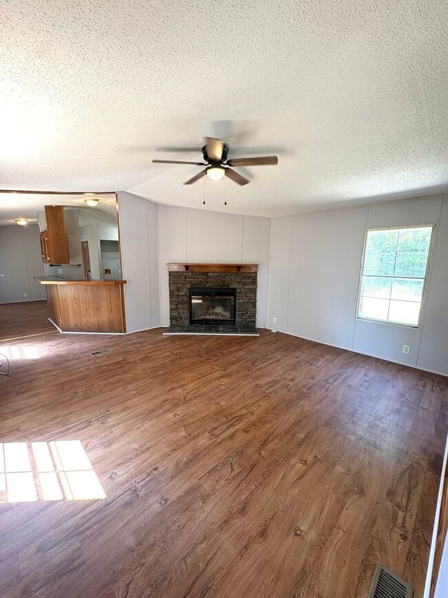 Building Photo - 1498 Siddens Rd