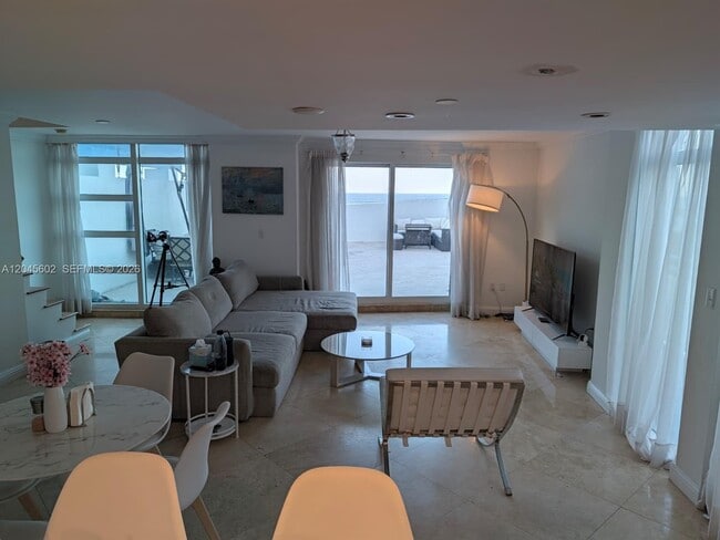 Building Photo - 7600 Collins Ave