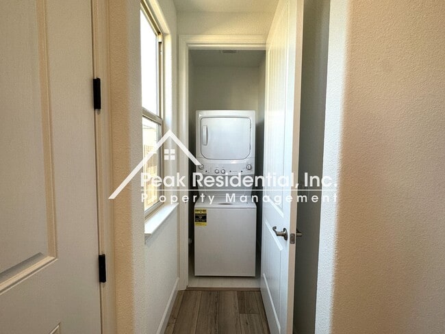 Building Photo - Brand New West Roseville 4bd/3.5ba with Se...