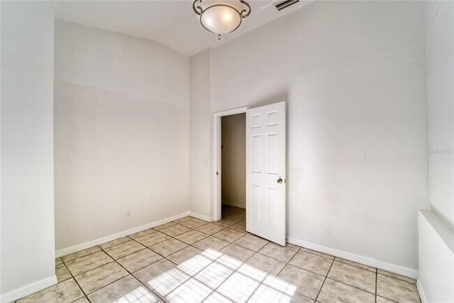 Building Photo - 10124 Cannon Dr