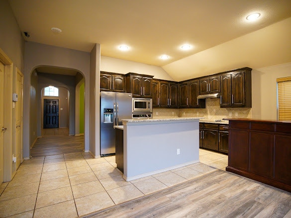 Building Photo - 213 Warbler Dr