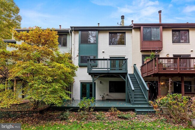 Building Photo - 2057 Golf Course Dr