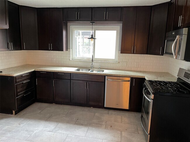 Building Photo - 6674 Sylvan Rd