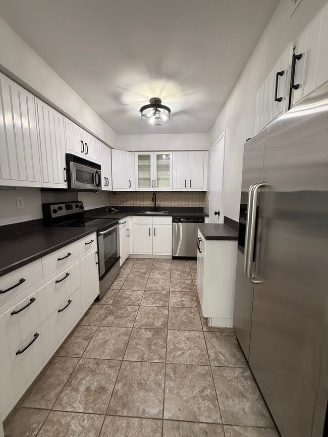 Building Photo - 2041 Harbour Dr