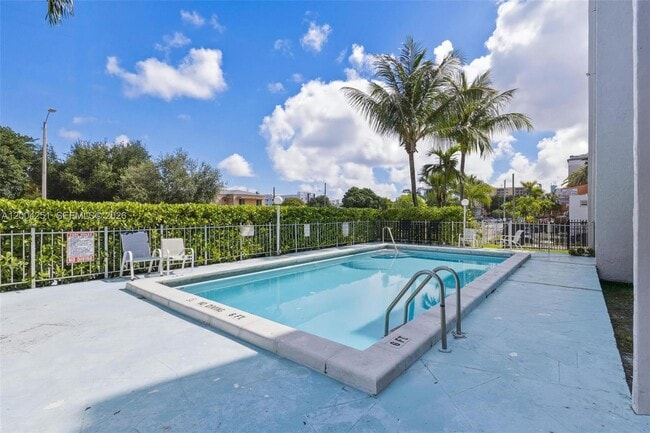 Building Photo - 140 NW 14th Ave