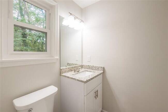 Building Photo - 2010 Lakeside Trail