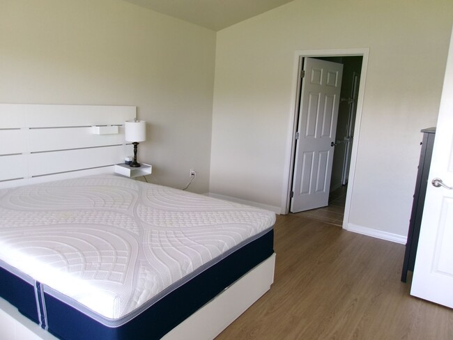 Building Photo - Desirable Gated Sandoval of Cape Coral-REDUCED!