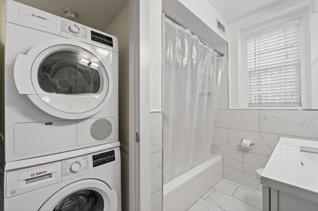 Building Photo - 3450 39th St NW