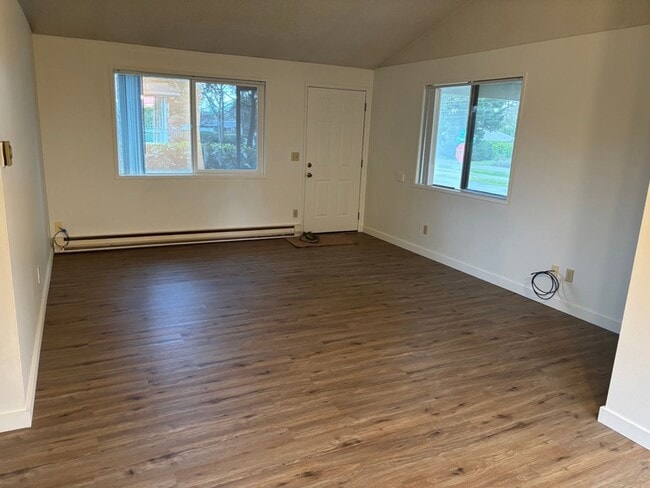 Building Photo - 5555/5545 Gill St