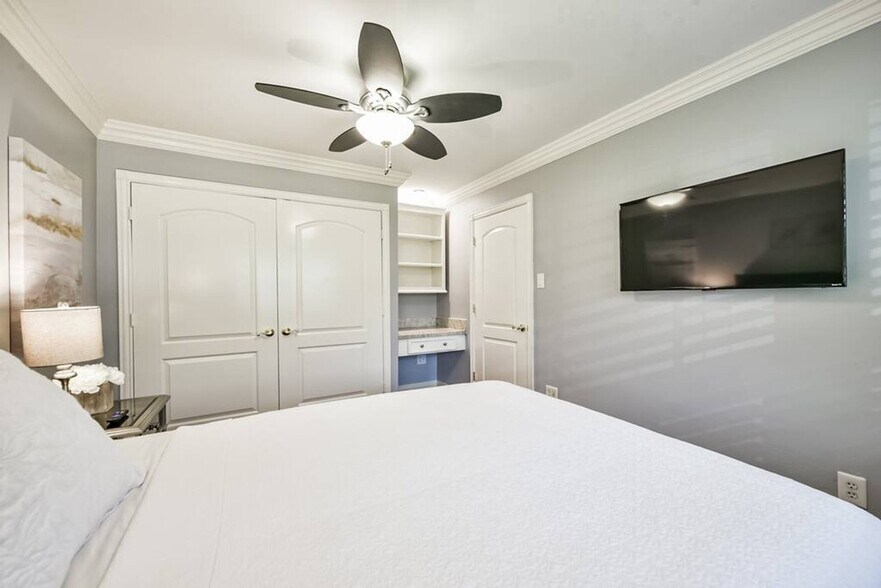 Building Photo - 9712 Long Branch Ln