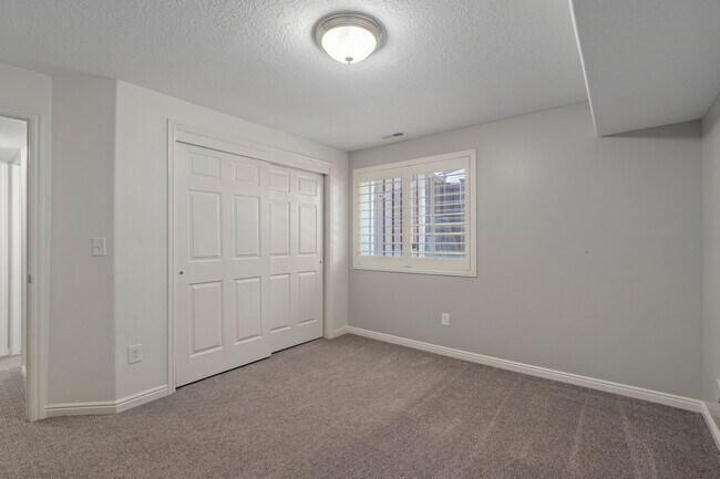 Building Photo - 456 W 2600 N