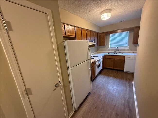 Building Photo - 2462 E Kantz Ln
