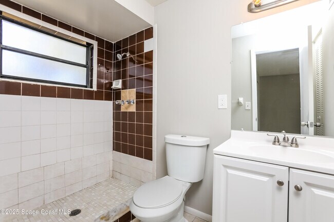 Building Photo - 1190 Wedgewood Ln
