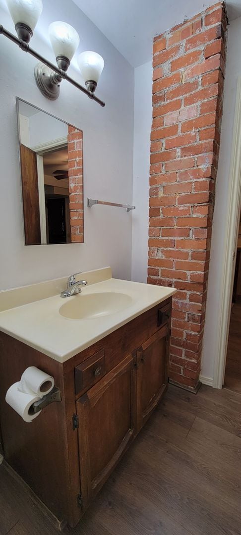 Building Photo - Charming 1 Bedroom Home With Bonus Area