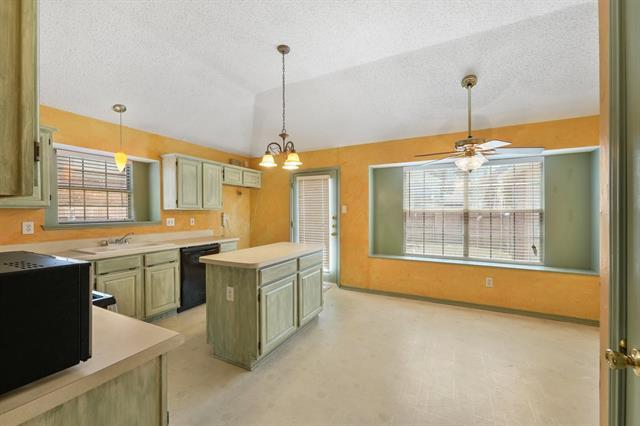Building Photo - 2305 Valley Creek Dr
