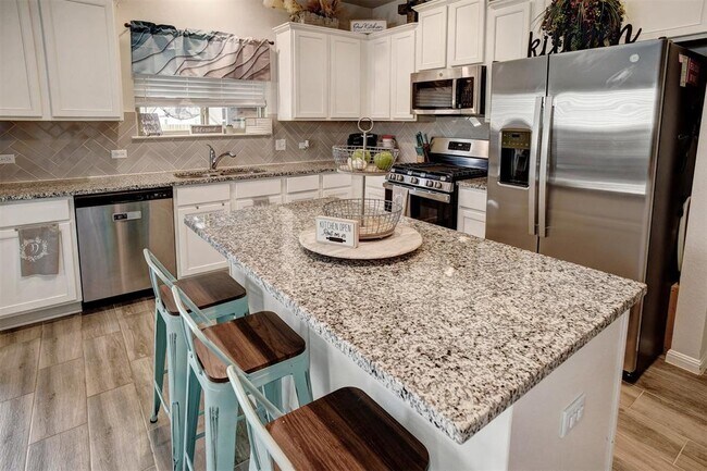 Building Photo - 205 Driftwood Ln