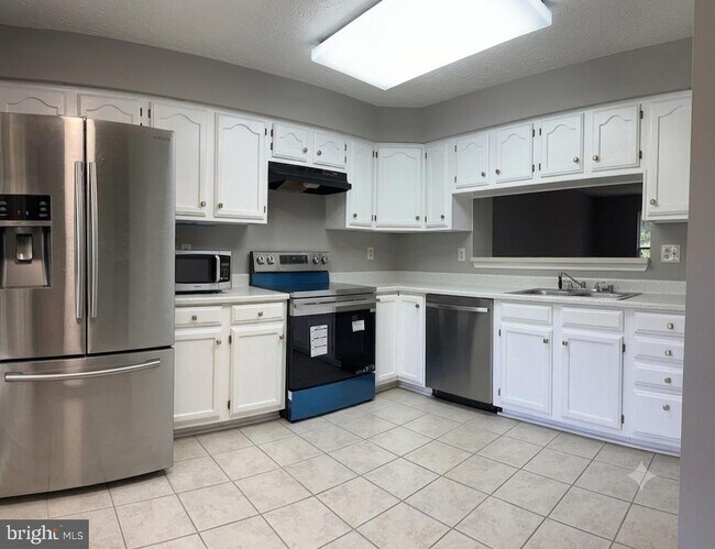 Building Photo - 20527 Lowfield Dr