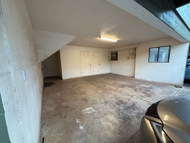 Building Photo - 219 W Waiko Rd