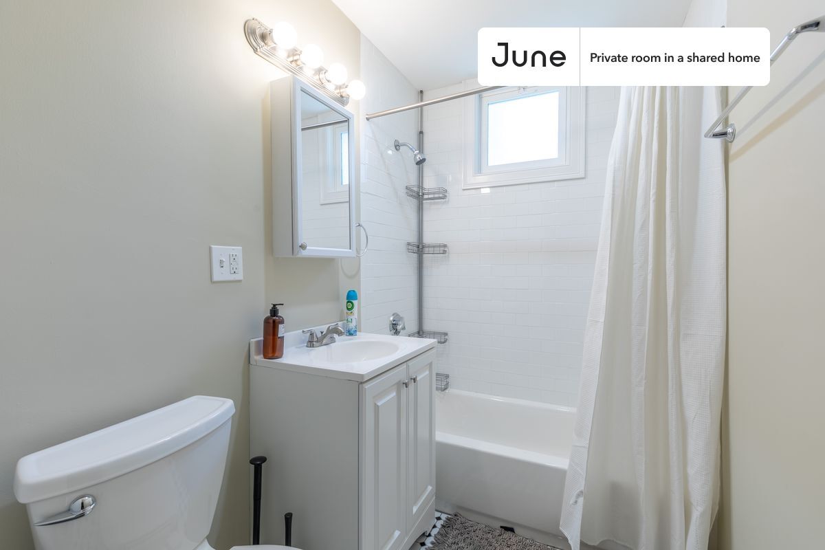 Building Photo - Room in Shared 6 bed/4 bath home