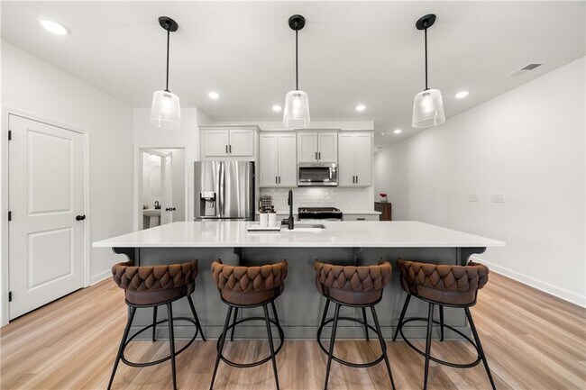 Building Photo - 4541 Moray Dr