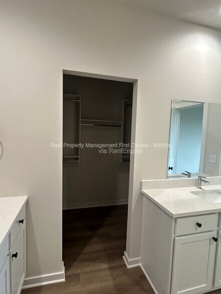 Building Photo - 157 N Gowen St