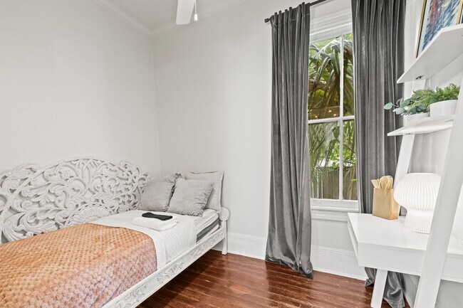 Building Photo - Lower Unit Available May 4