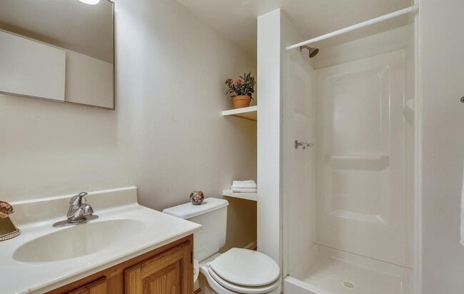 Building Photo - Fabulous 3BR/3.5BA Potomac Townhome, in In...