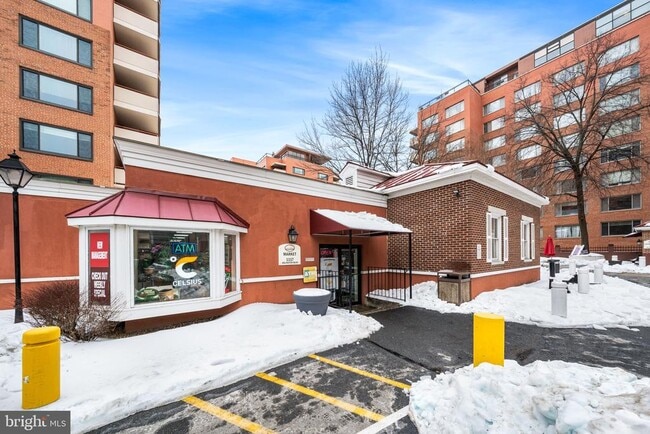 Building Photo - 1021 Arlington Blvd