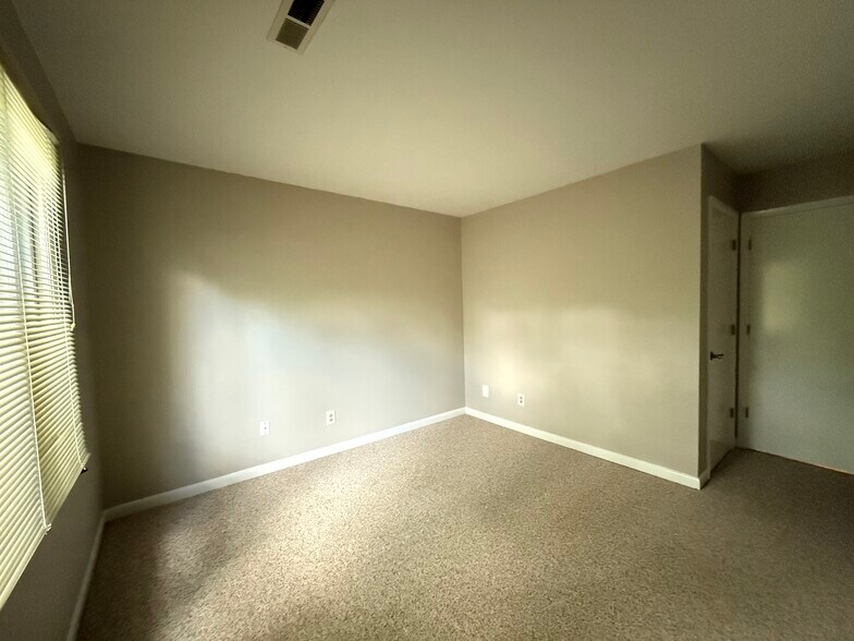 Building Photo - 3426 Londonderry Ct