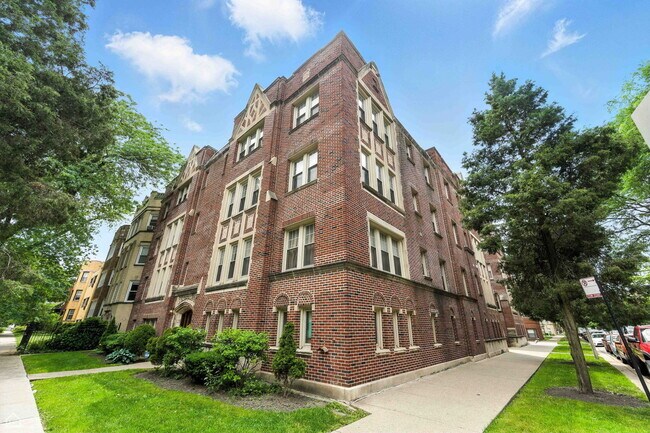 Building Photo - 2611 W Rosemont Ave