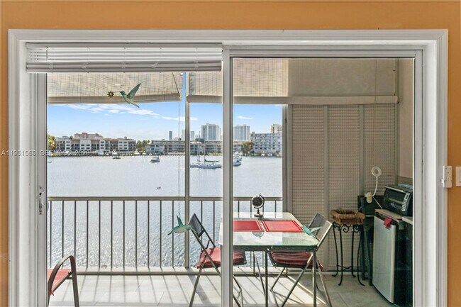 Building Photo - 2200 Diana Dr