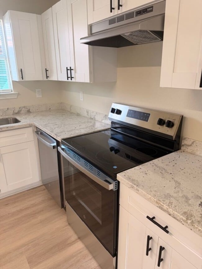 Building Photo - BEAUTIFUL REMODLED 3 BEDROOM 2 BATH HOME