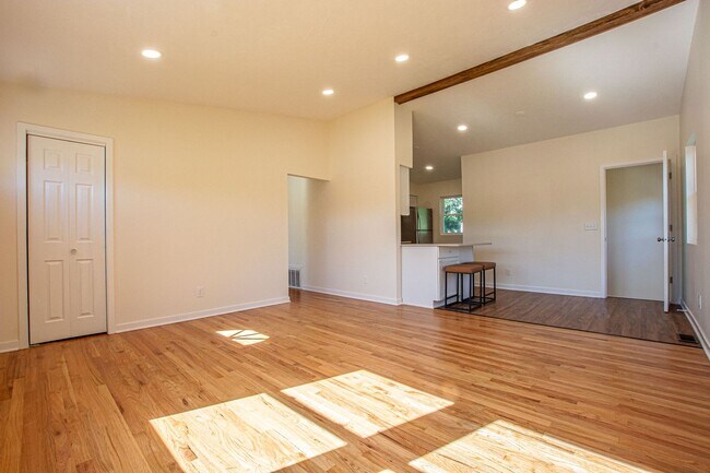 Primary Photo - Beautifully Remodeled 3 Bedroom / 2 Bath i...