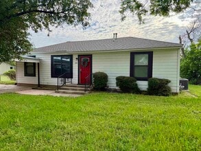 Building Photo - 404 N W Ave