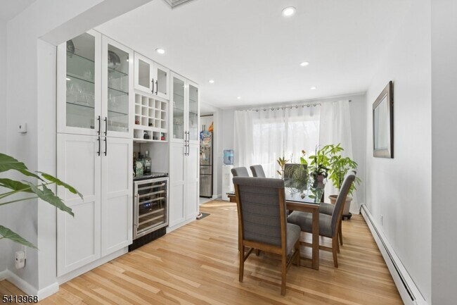 Building Photo - 11 Lewis Ln