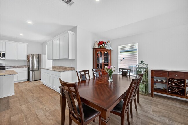 Building Photo - 7411 Canyon Chase Dr