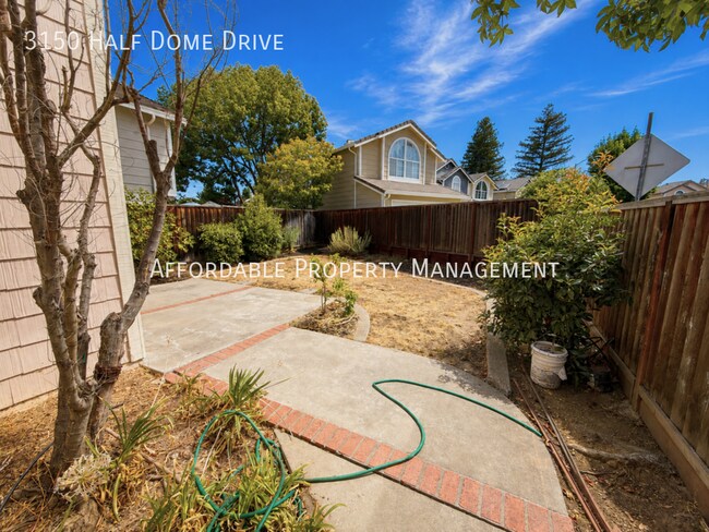 Building Photo - 3150 Half Dome Dr