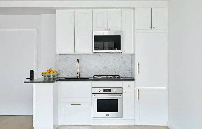 Building Photo - 10 Rutgers St